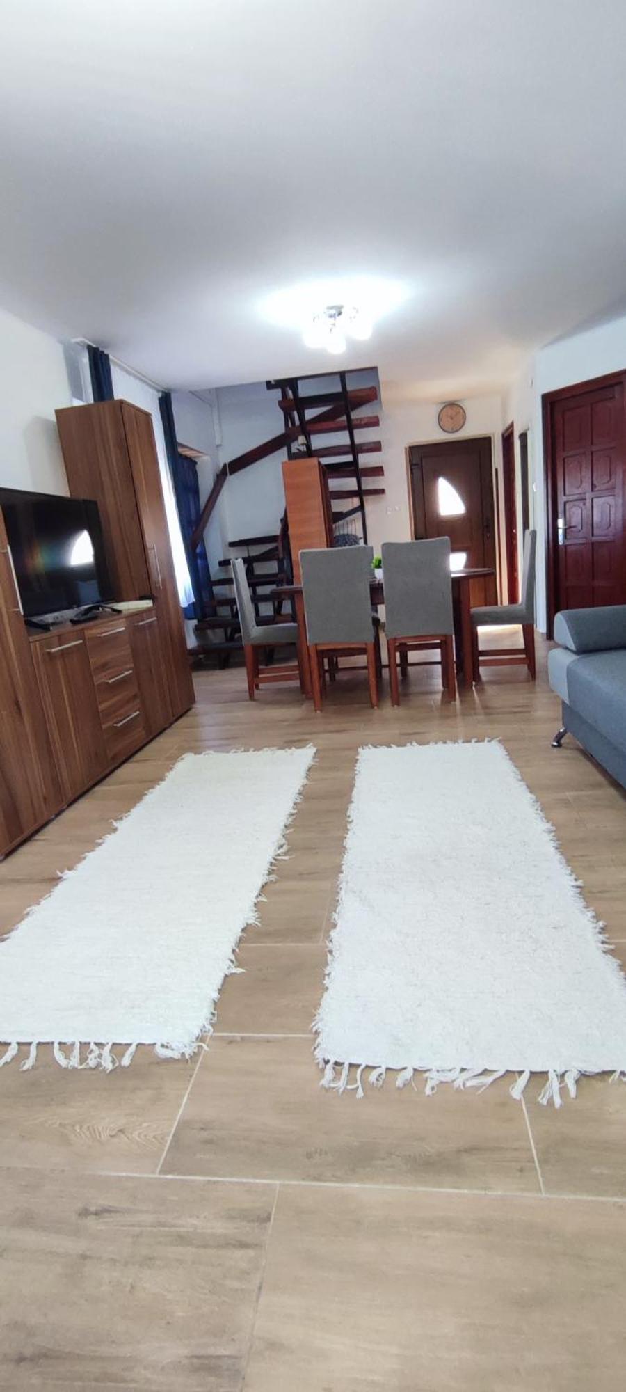 Bazsi Apartman ไฮจ์ดุสโซบอสโล ภายนอก รูปภาพ