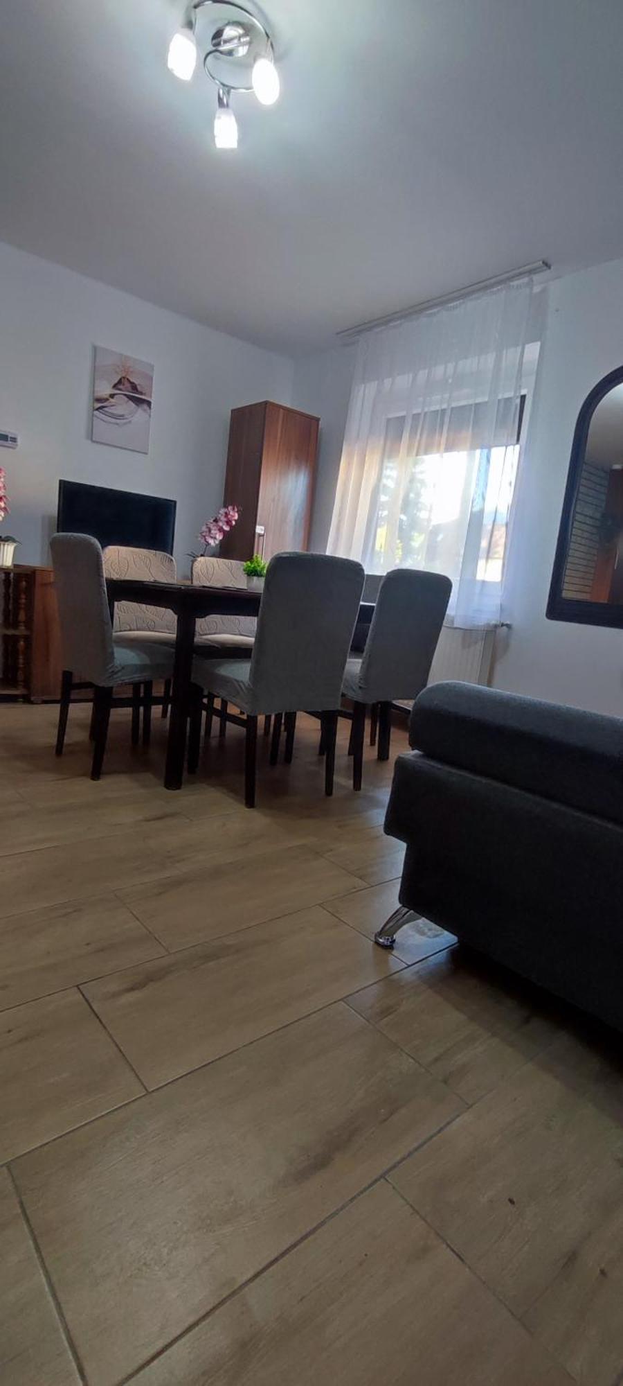 Bazsi Apartman ไฮจ์ดุสโซบอสโล ภายนอก รูปภาพ