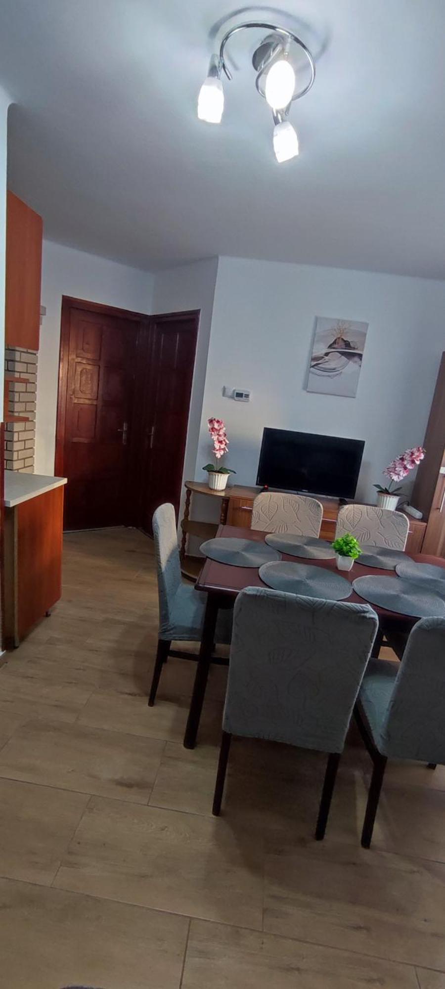 Bazsi Apartman ไฮจ์ดุสโซบอสโล ภายนอก รูปภาพ